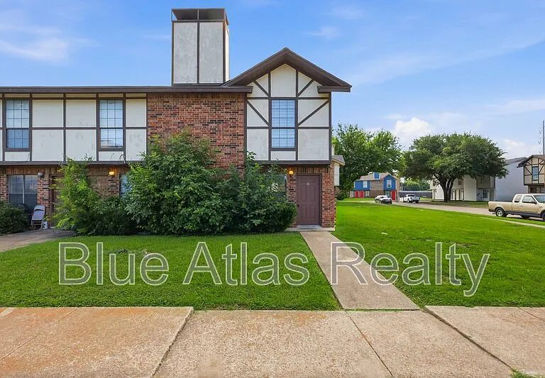 2713 Wimbledon Ct #D — Photo 1