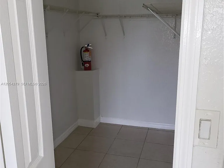 31 NE 13th Ave #5 — Photo 7