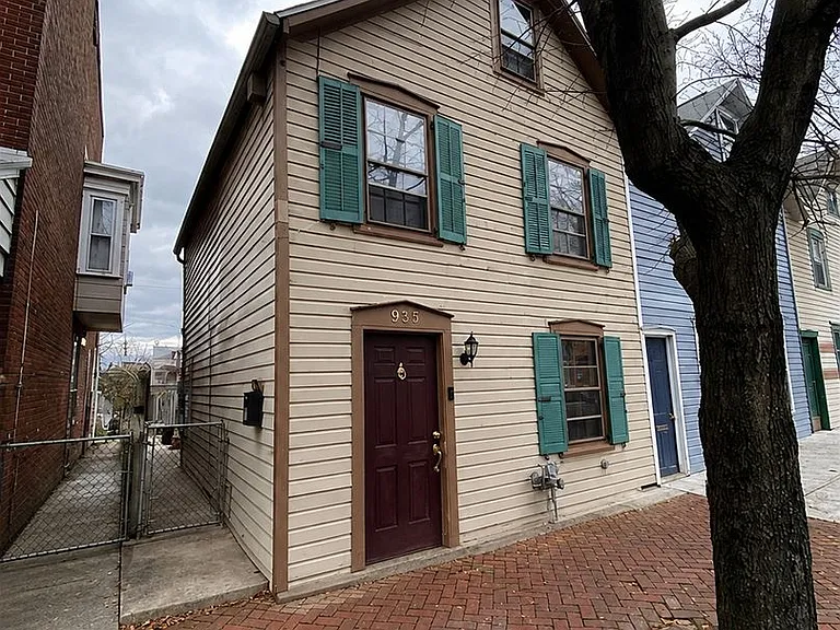 937 W Turner St — Photo 1