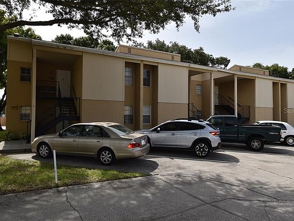 3rd image of 3812 N Oak Dr Unit M22