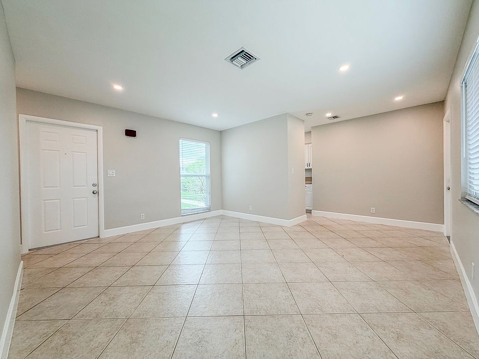 1st image of 541 NE 44th St APT C