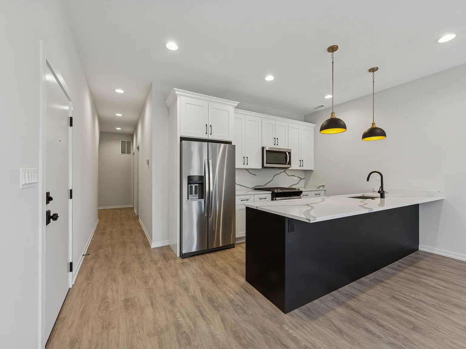3 bed, $2,695 — Photo 2