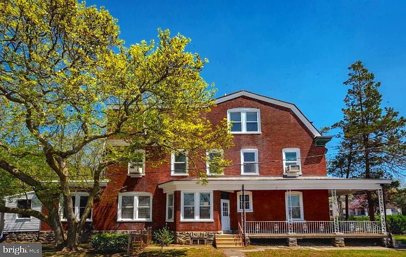 1st image of 530 Hermit St