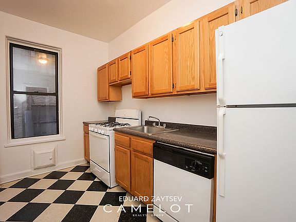 4th image of 25 Eastern Pkwy APT 2E