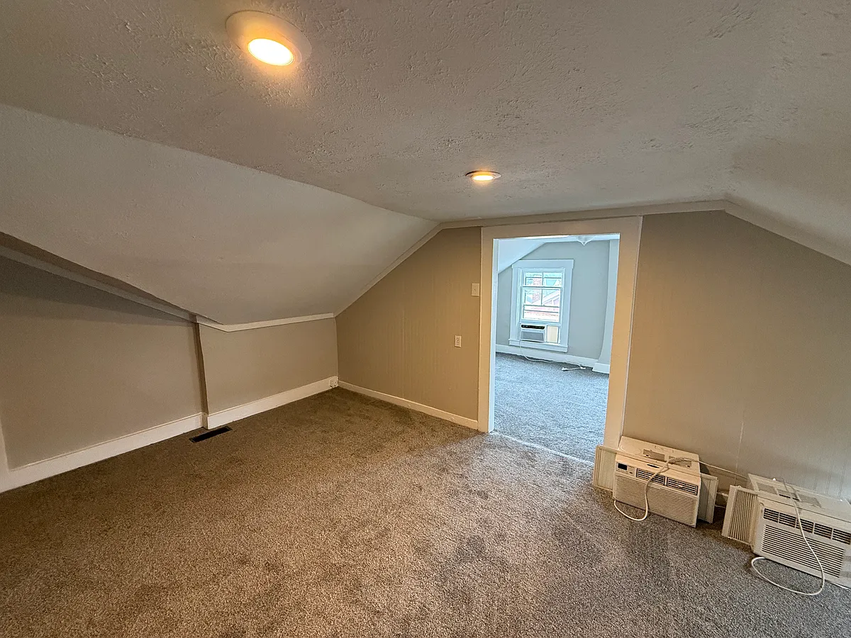 Building Photo - 402 Hodge St #1