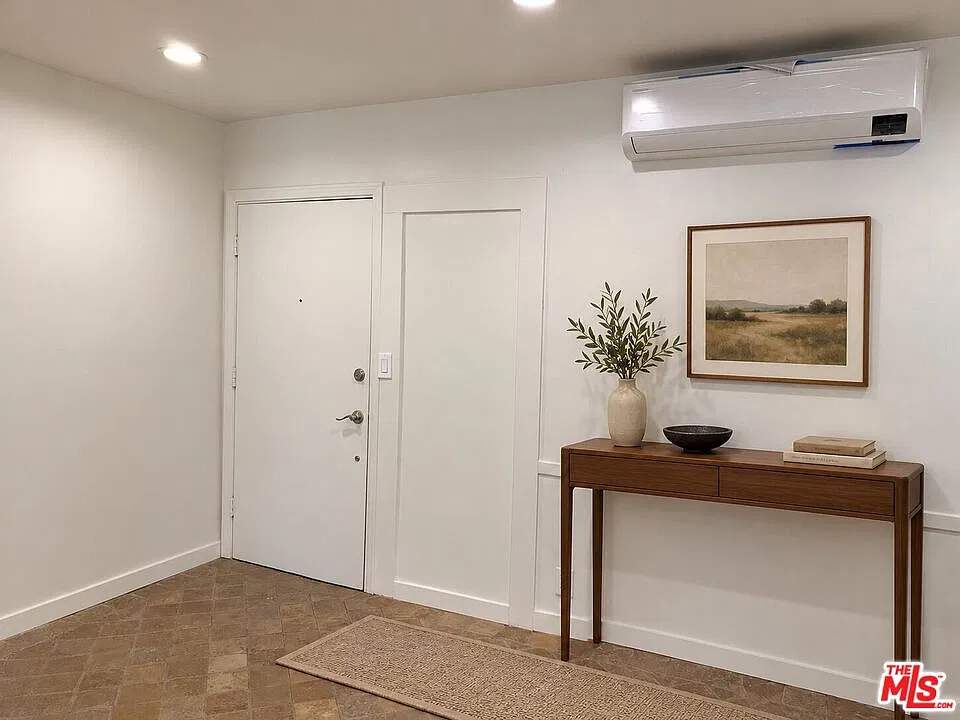 2 bed, 2.0 bath, 1389 sqft, $3,995 — Photo 2