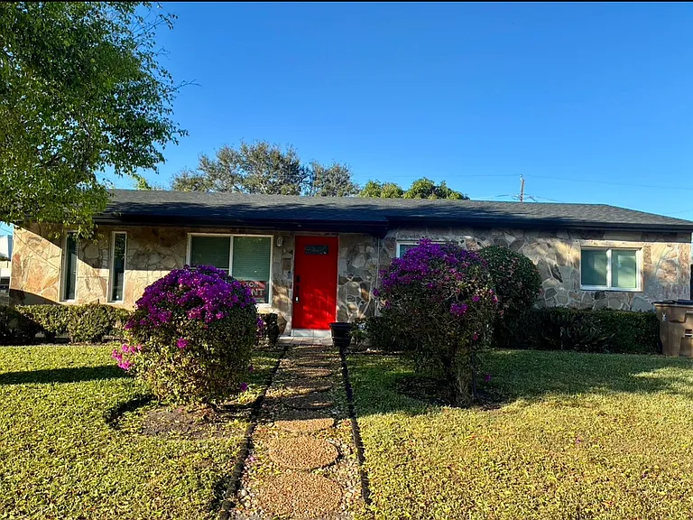 365 NW 4th Ct — Photo 15