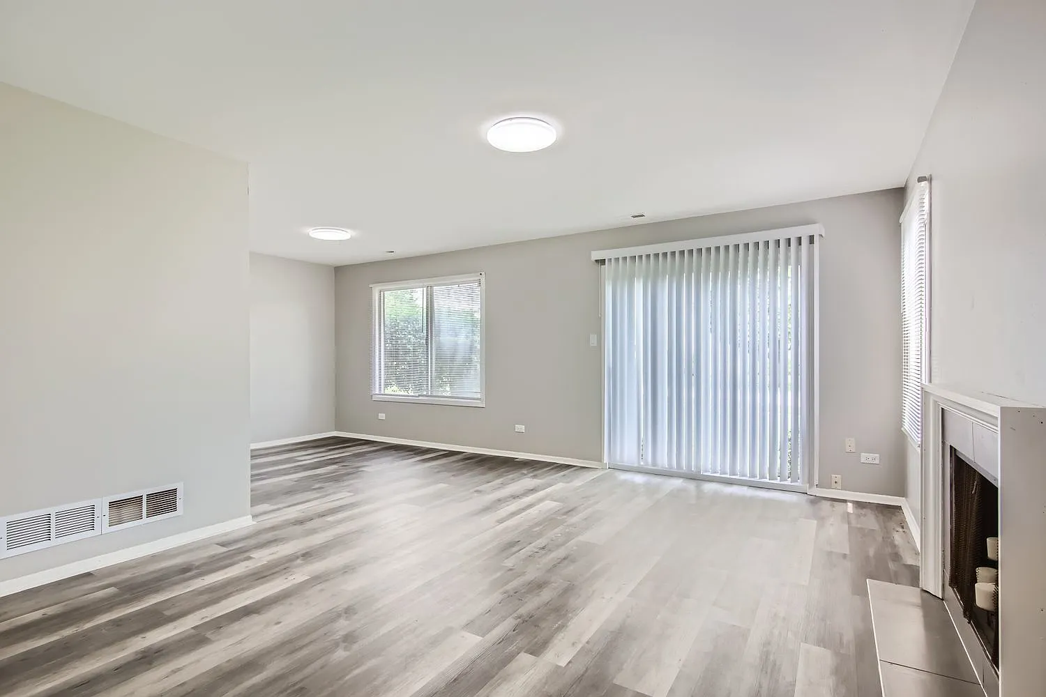 2 bed, 1.5 bath, 1100 sqft, $2,300 — Photo 2