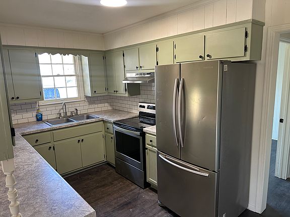 2nd image of 946 W Forest Ave