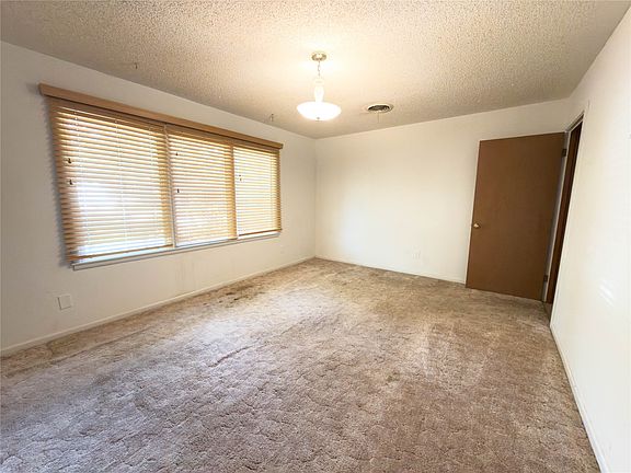 2nd image of 2117 Oakwood Ln