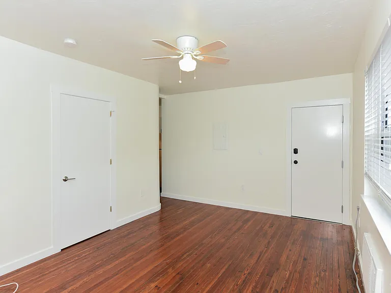 717 2nd Ave S #5 — Photo 5