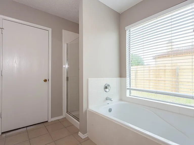 1100 Greenbend Dr — Photo 9