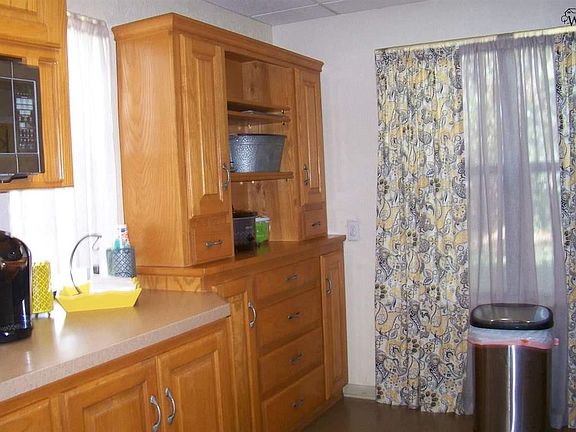 5th image of 901 W Magnolia Ave