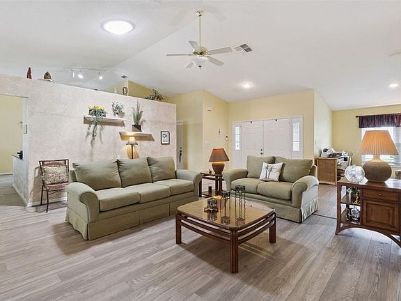 4th image of 5540 Hamlin Ct