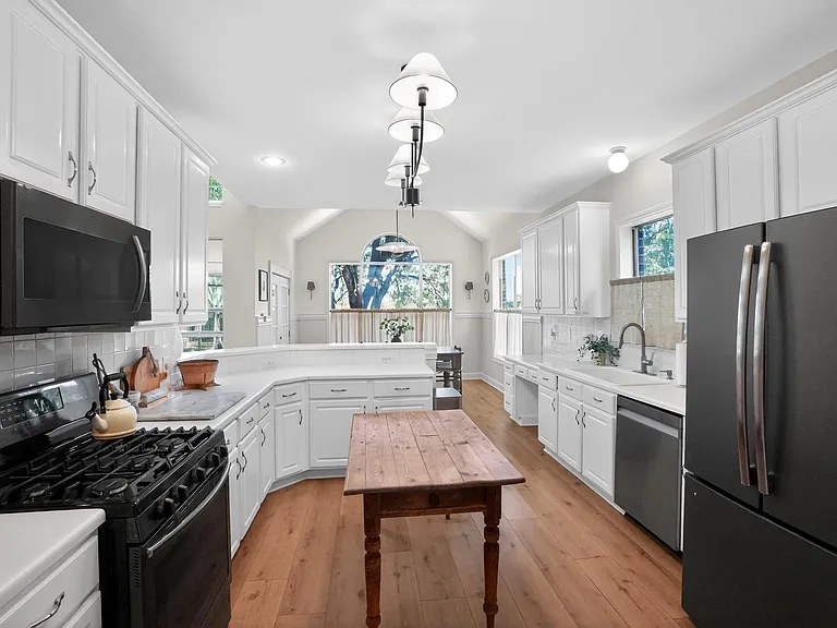 300 N Carriage Hills Dr — Photo 6