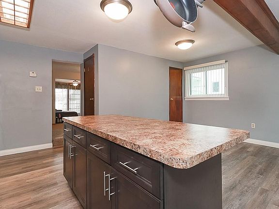 4th image of 236 Parkway Dr