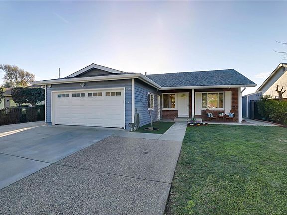 4th image of 2525 Coconut Dr