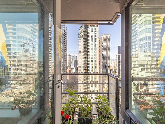2nd image of 1495 Richards St #2607