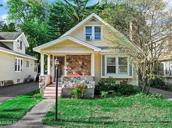 2188 The Plaza, Niskayuna, NY 12309