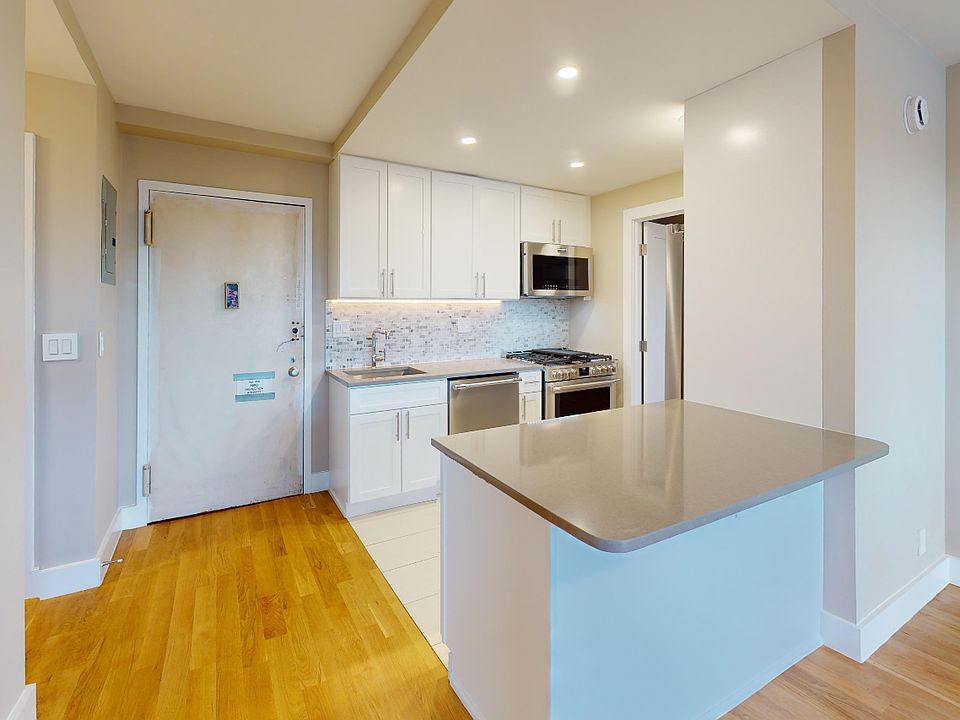 1st image of 310 Greenwich St #310-25G