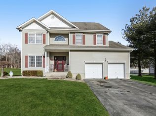 2101 Patriots Ct, New Windsor, NY 12553