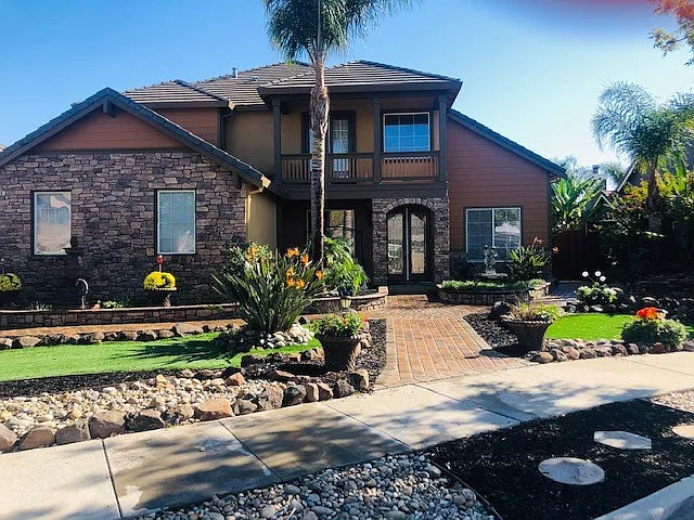 710 Iris Ct photo 1