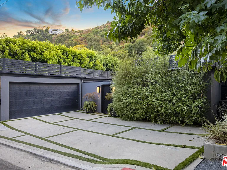 1833 Franklin Canyon Dr — Photo 32