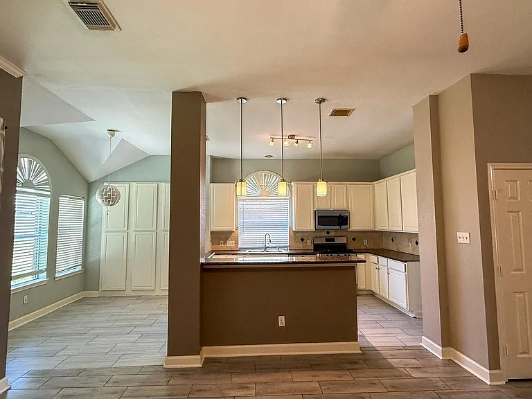 7319 Mountain Valley Dr — Photo 5