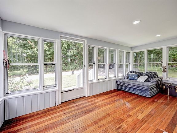 5th image of 42 Pleasantview Ave