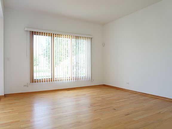 4th image of 241 McWalter Dr