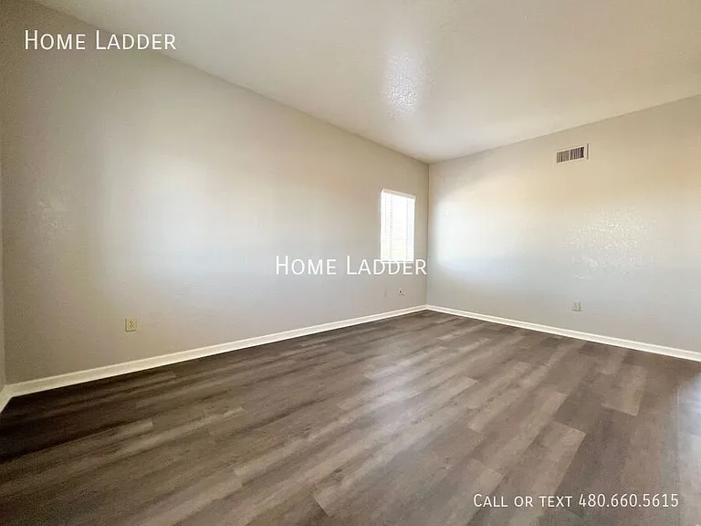 4957 S Park Ave #201 — Photo 1
