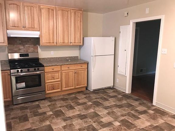 2nd image of 854 Highland Ave