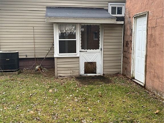 2nd image of 308 Bank Ln SE