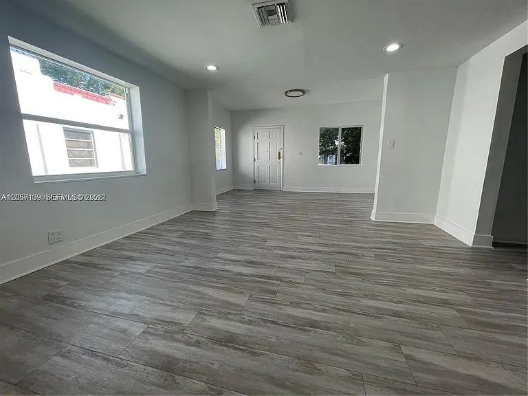 1520 SW 10th St — Photo 8
