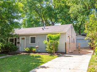 2115 Oaklawn Ave, Waukesha, WI 53188