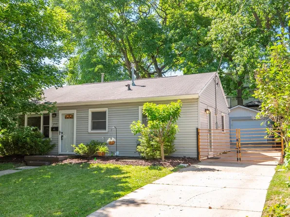 2115 Oaklawn AVENUE, Waukesha, WI 53188