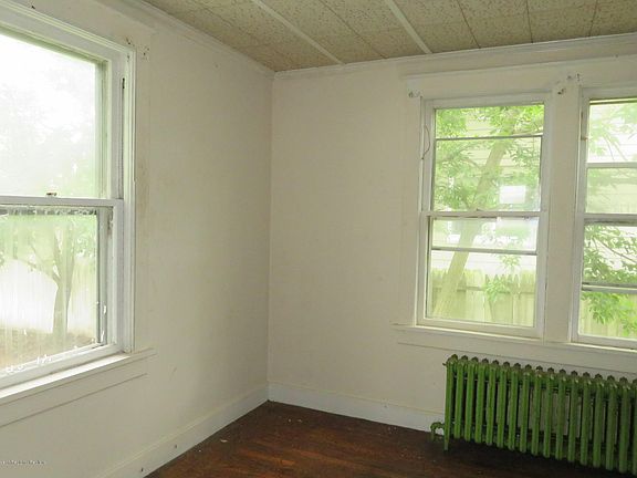 5th image of 365 Shrewsbury Ave