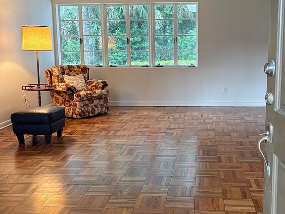 3rd image of 4716 AVON Lane