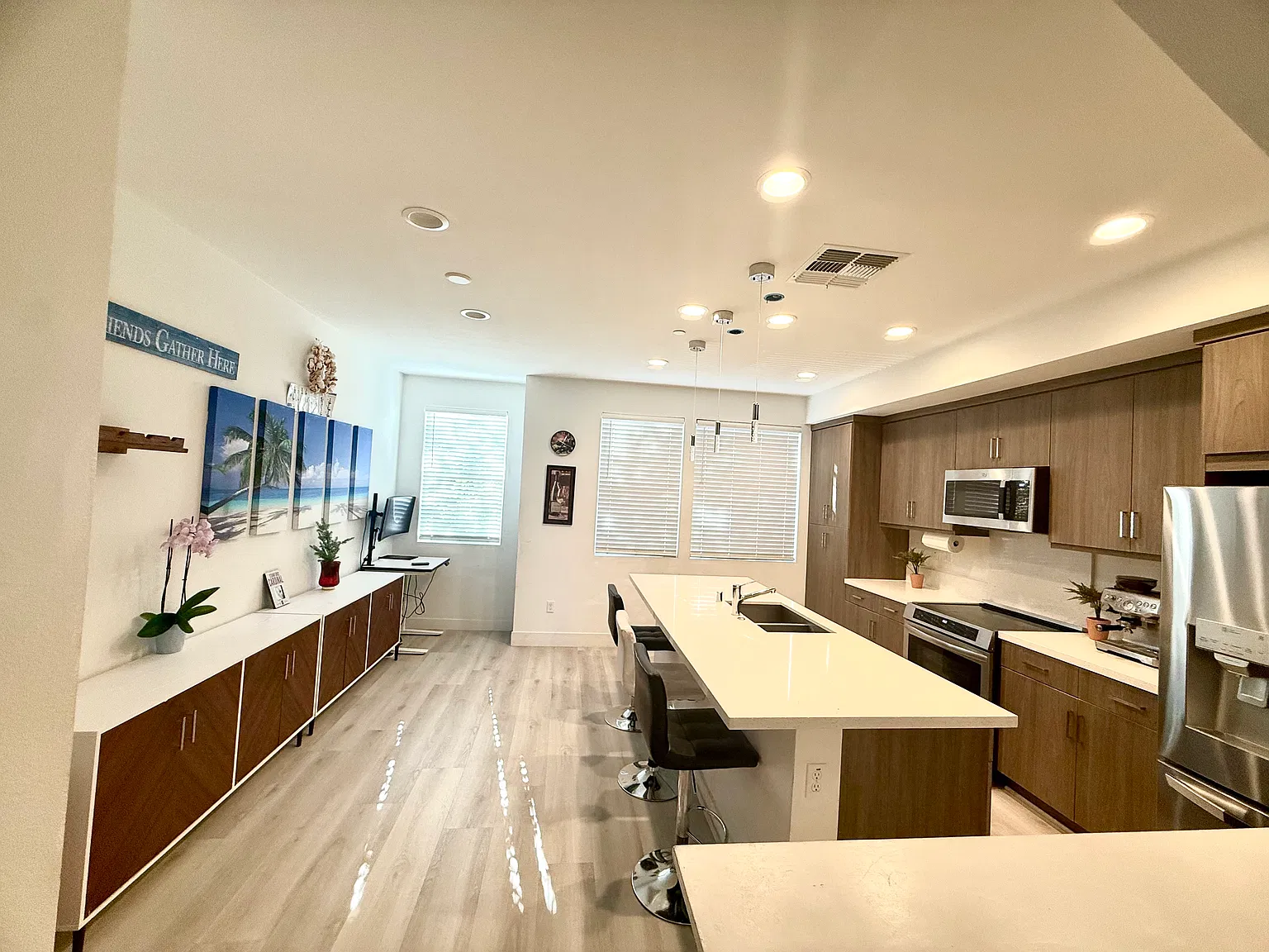 2 bed, 2.5 bath, 1683 sqft, $4,200 — Photo 2