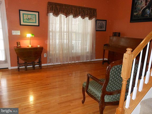 5th image of 1008 Brockton Ct