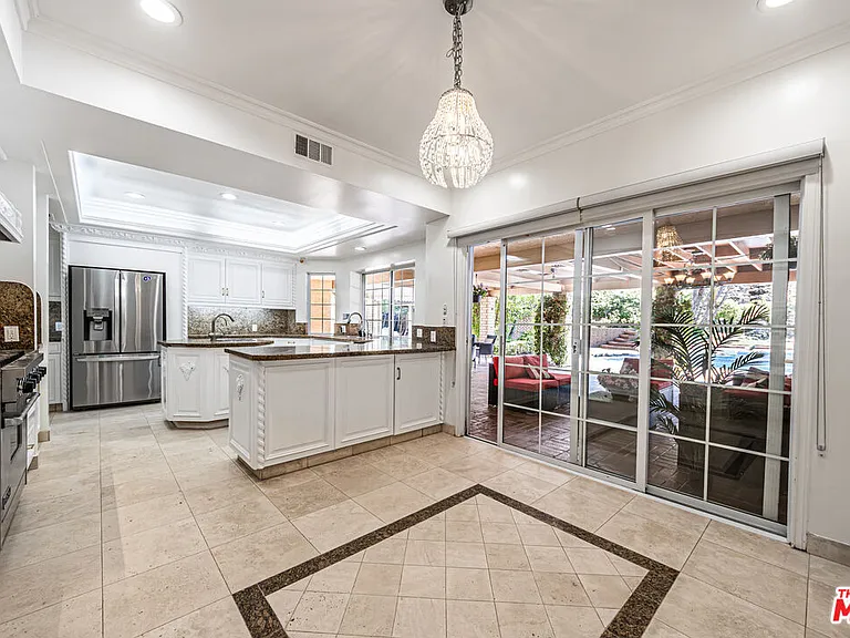 18022 Lake Encino Dr — Photo 9