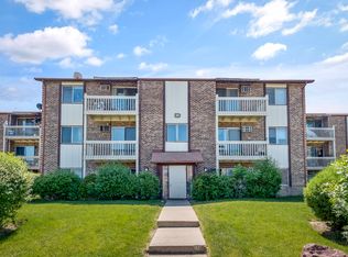 2322 Nichols Rd #C, Arlington Heights, IL 60004