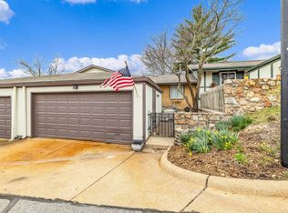 983 Barbizon Dr, Ballwin, MO 63021