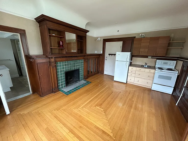 646 Broadview Ave #100C — Photo 4