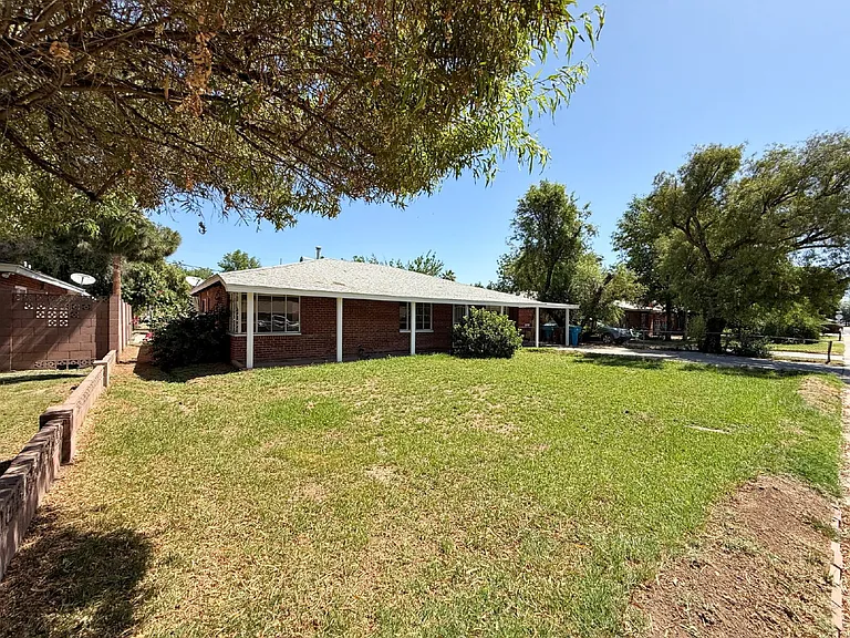 1514 W Rovey Ave — Photo 1