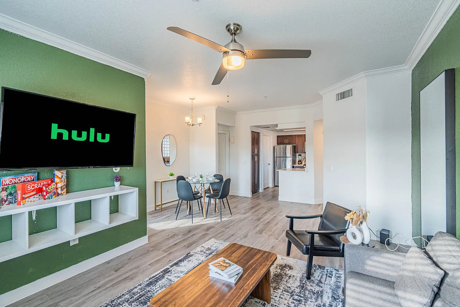 2 bed, 2.0 bath, 828 sqft, $2,600 — Photo 2