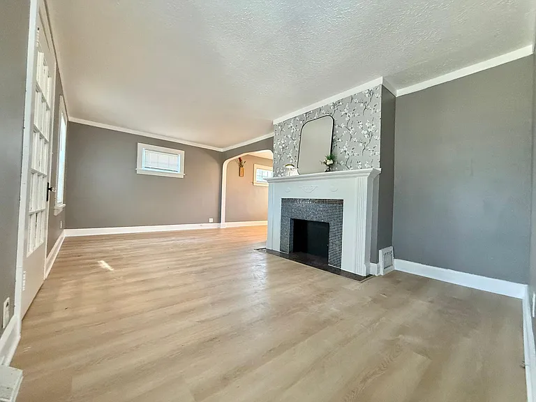 8018 Theota Ave — Photo 24