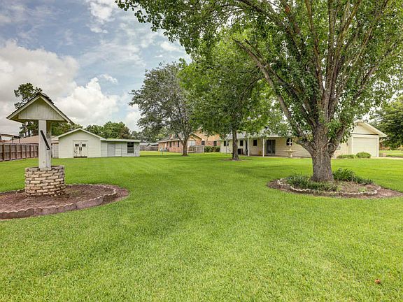 3rd image of 601 Curtis Dr