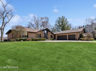1100 Sandstone Dr, Libertyville, IL 60048