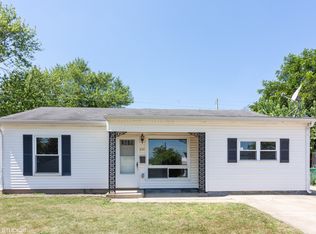 210 Hickory Ave, Romeoville, IL 60446